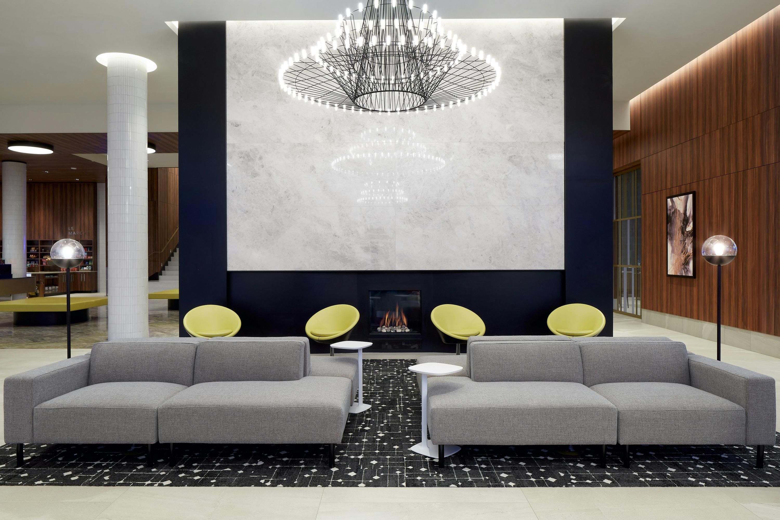 Hilton Garden Inn Montreal Midtown thumbnail 3