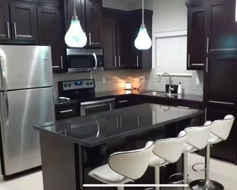 McAllen Tx Divine Apartment 2Bedroom-2Bath, Patio, close Airport, Shopping - McAllen - Kitchen