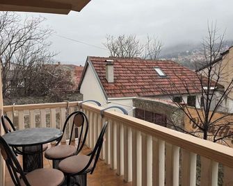 Villa Anja Apartments - Mostar - Balcón