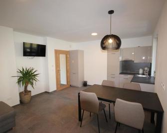 Residence Karpoforus - Laces - Eetruimte