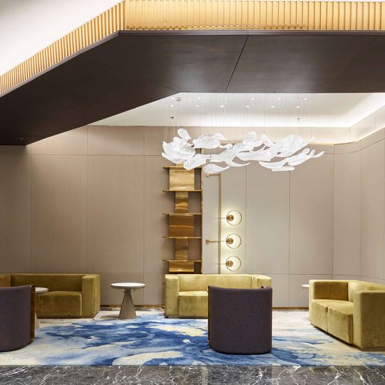 Lobby view of Howard Johnson Paragon Hotel Beijing