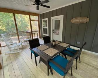 Cozy Cottage In The Woods - Crofton - Dining room