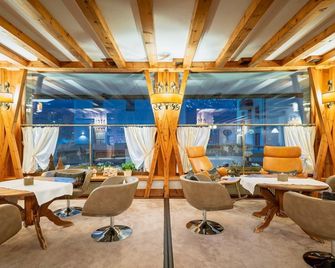 Hotel Cristallino d'Ampezzo - קורטינה ד'אמפצו - טרקלין