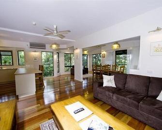 Montville Attic - Montville - Living room