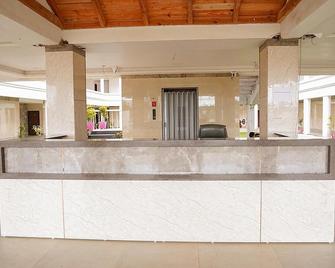 Hotel Millennium Plaza - Jamnagar - Rezeption