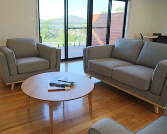 Bicheno by the Bay - Bicheno - Living room