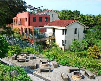 Yha Sze Lok Yuen Tai Mo Shan Youth Hostel(Tsuen Wan) - Hong Kong - Building