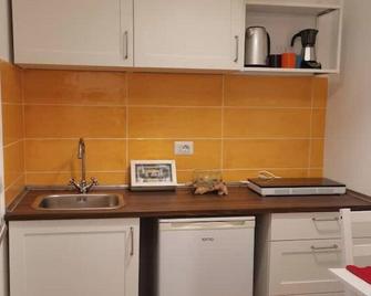 Casa Rizzoli - bilocale vicinissimo M2 - Milano - Cucina