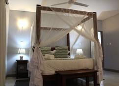 Tlou Safari Lodge - Kasane - Bedroom