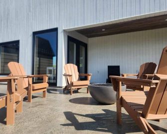 Jolie Vie Wellness Retreat, Earth Tiny Home #2 - Grand-Sault - Patio