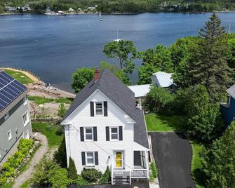 Eleanor's Cove - Apartment on Bayview St - Belfast - Building