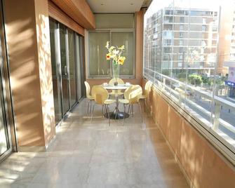Beautiful Raouche Rocks Apartment - Beirut - Balcony