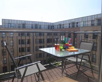 Luxury 2 Bed Apartment - Romford - Binnenhof