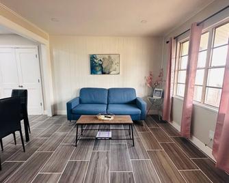 Galaxy Voyage-4Bedroom/1Bath - Bossier City - Living room