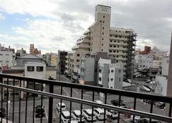 Near Tram Apartment Okayama - Okayama - Balcón
