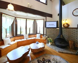 Minakami Kogen Pension Chalet La Neige - Minakami - Living room