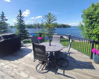 Rainy Dream Vacation - Spacious accomodations, large yard, incredible view! - International Falls - Balcony