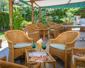 Hotel Suisse - Marina Di Pietrasanta - Patio