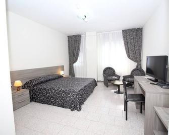 Hotel Croce Di Malta - Novara - Schlafzimmer