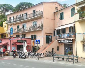 Awesome Apartment In Porto Azzurro - Porto Azzurro - Edificio