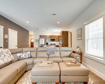 Echo Base Lodge Near Holiday Valley Slopes! - Ellicottville - Sala de estar