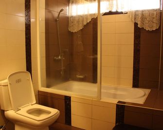 Twin Pines Suites - Tagaytay
