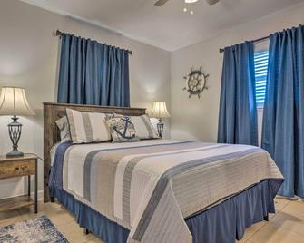 Charming Gulfport Escape Half-Mile to Beach! - Gulfport - Bedroom