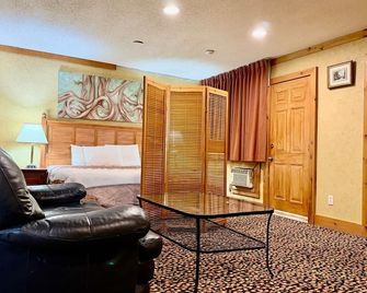 Rocky Mountain Lodge - Luxury Suite - Renfrew