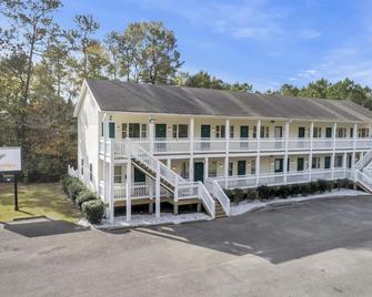 Beachside Boutique Suite 6 - Sneads Ferry - Building