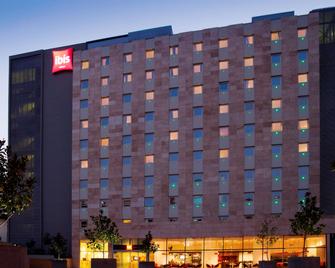 Ibis Santiago Manquehue Norte - Santiago - Building