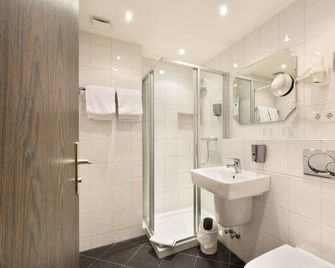 Hotel Schumacher Düsseldorf - Düsseldorf - Bathroom