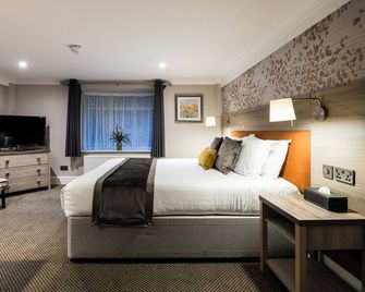 The Holt Hotel - Bicester - Bedroom
