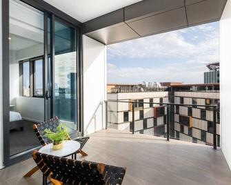 Stylish 1BD Apt with Ideal Location in Southbank - ブリスベン - バルコニー