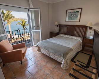 Hostal Marissal by Dorobe - Nerja