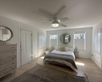 Modern Home close to Steamship and Downtown Vineyard Haven! - Vineyard Haven