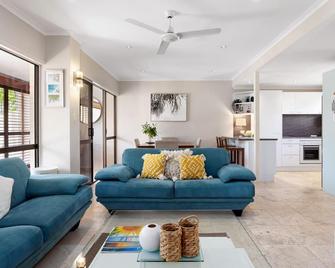 2 69 Noosa Parade Noosa Heads - Noosa Heads - Living room