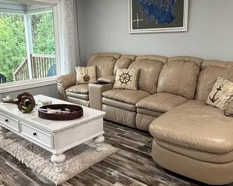 Caney Lake Anchors Away - Jonesboro - Living room