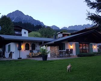 Cozy and luxurious detached chalet for 2-10 people - Ellmau - Edifício