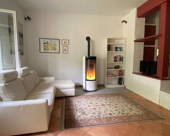 Roncosambaccio: Villa Surrounded By Olive Trees Very Close To The Beach ) - Fano - Living room