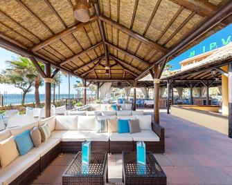 Hotel Ipv Palace & Spa - Adults Recommended - פואנג'ירולה - פטיו