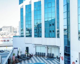 Majestic Cove Hotel - Dubai - Building