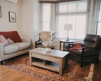 Goldsmith's River Front Inn - Missoula - Living room