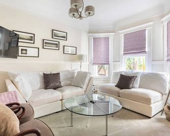 Elegant and Comfy Victorian in a Great Neighborhood - سان فرانسسكو - غرفة معيشة