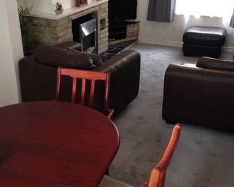 Isambard Cottage - Weymouth - Living room