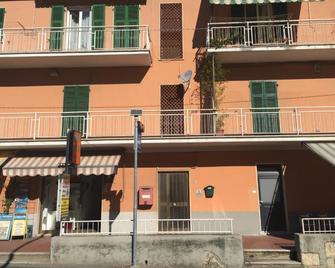 Appartamento Un Giorno Di Sole - Lerici - Building