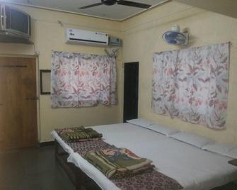 Kulswamini Resort - Mālvan - Bedroom