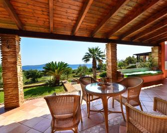 A Villa Just On The Beach - Nea Stira - Patio