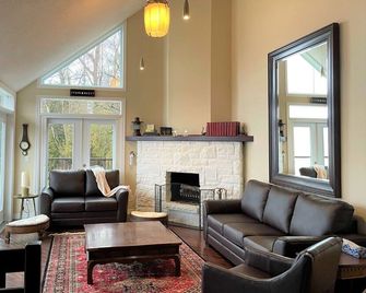 Cottage on Lake Ontario - Clarington - Sala de estar