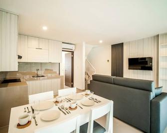 Artha Villa Pererenan By Fays Hospitality - Kediri - Jadalnia