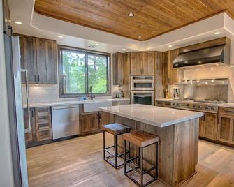 Relax In Luxury Retreat At Whispering Pines In Sought After Torreon - Шоу-Лоу - Кухня